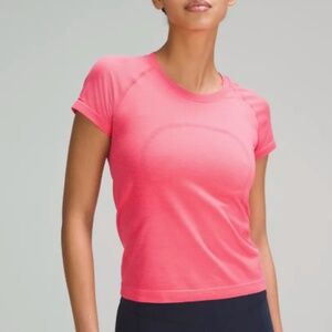 Lululemon Swiftly Tech Short-Sleeve Shirt 2.0 Waist Length (Lip Gloss)